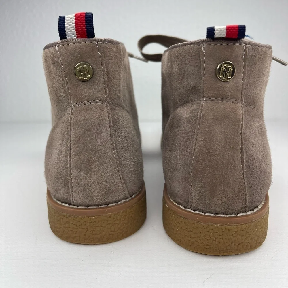 Tommy Hilfiger Taupe Suede Balbina Lace Up Ankle Chukka Casual Boots Size 8.5